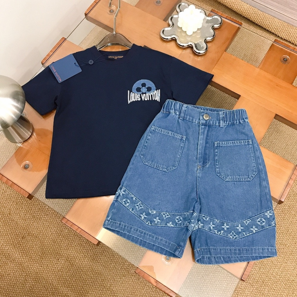루이비통 로고 자수 반소매와 데님 반바지 세트