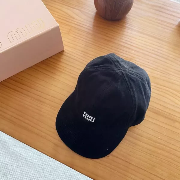 미우미우 자수 로고 베이스볼 캡