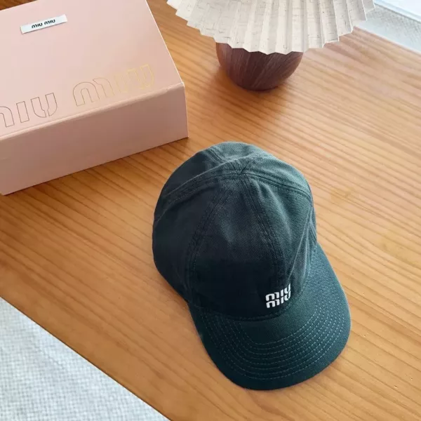 미우미우 자수 로고 베이스볼 캡