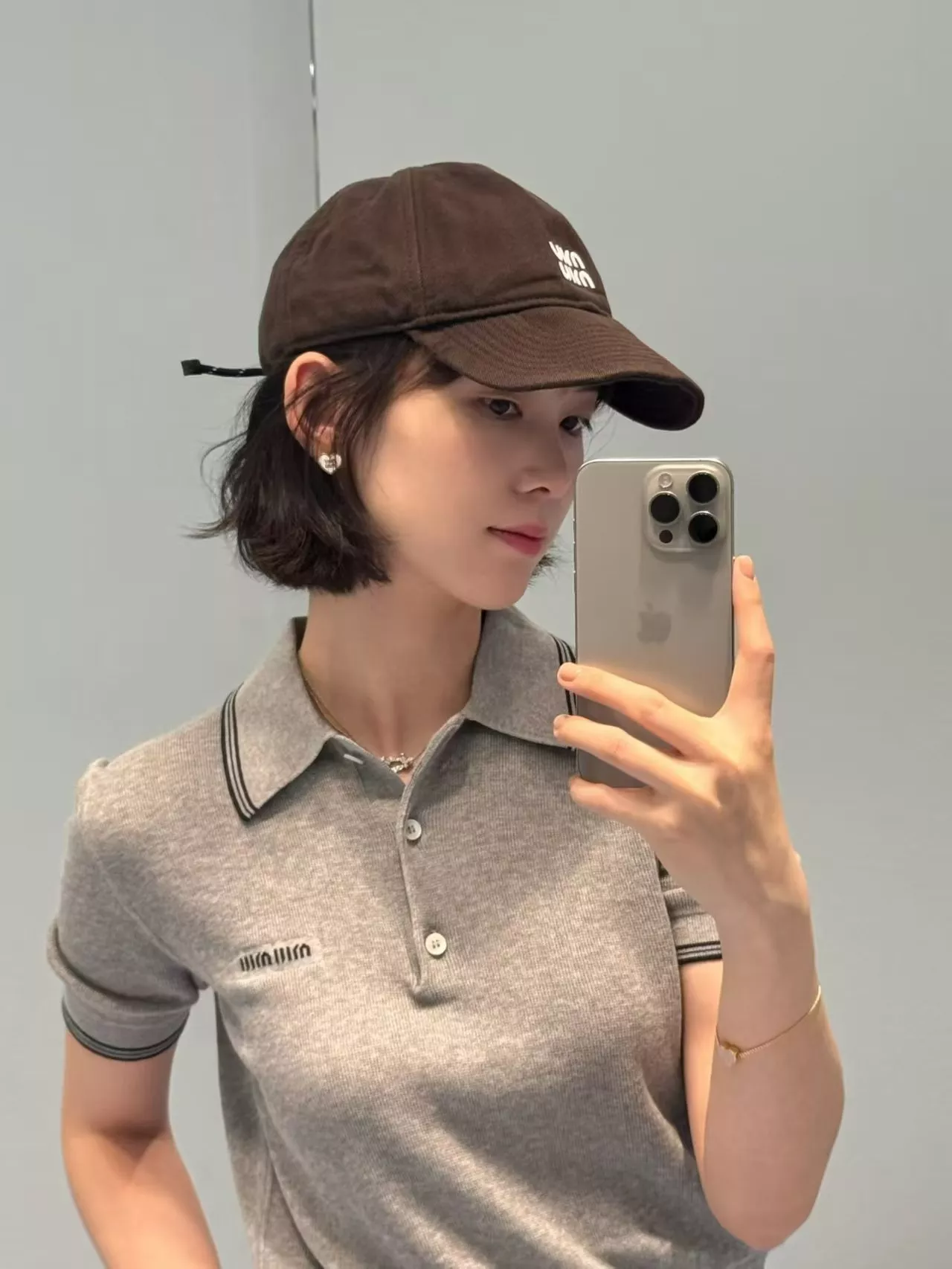 미우미우 자수 포인트 베이스볼 캡 상세 이미지 1