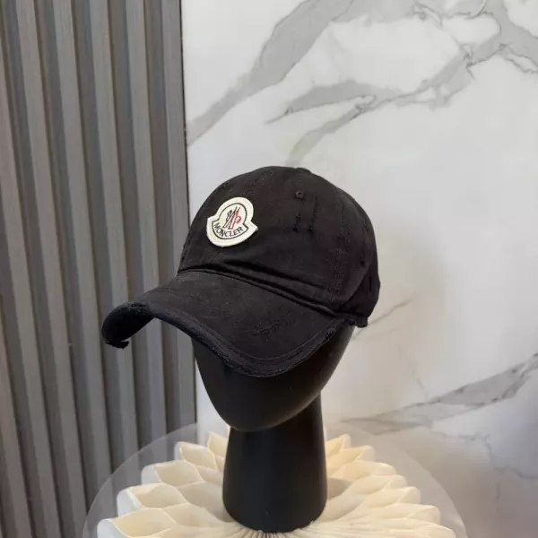 몽클레어 와펜 자수 코튼 볼캡