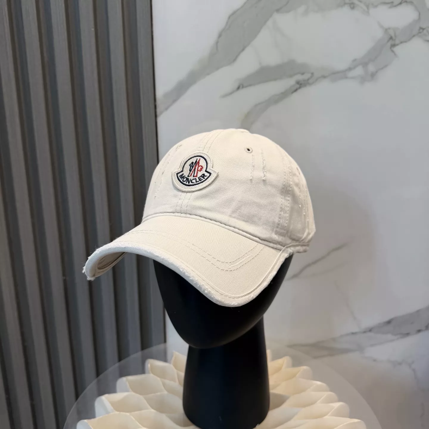 몽클레어 로고 포인트 베이직 캡 상세 이미지 1