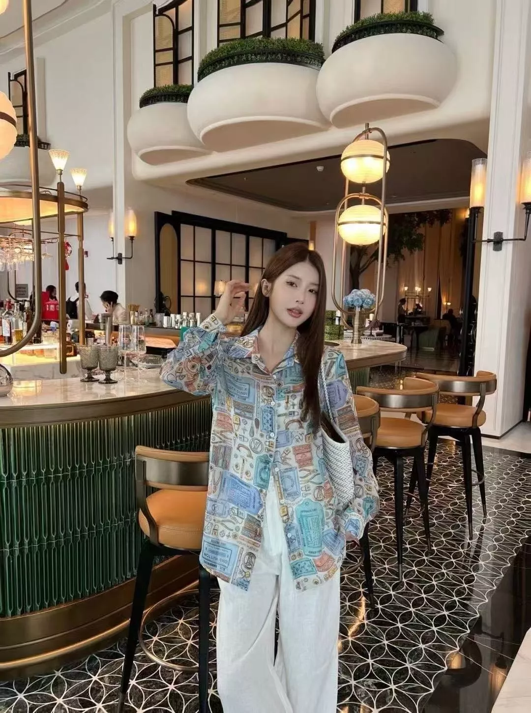루이비통 트렁크 프린트 루즈핏 셔츠 상세 이미지 12