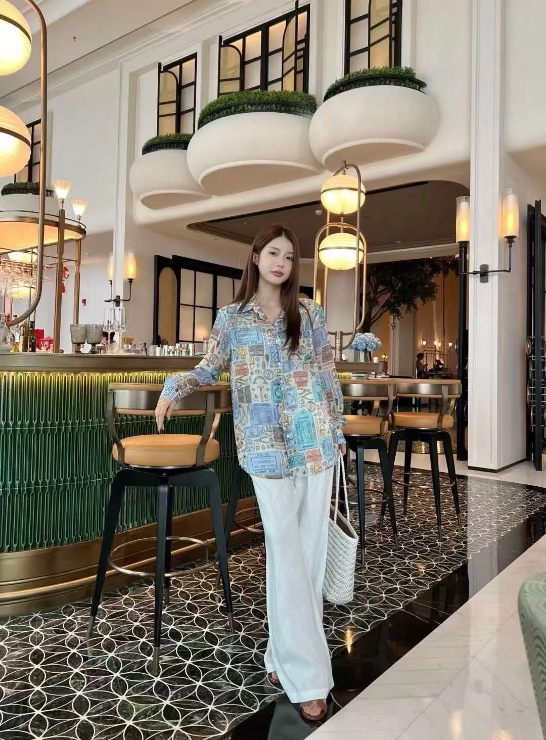 루이비통 트렁크 프린트 루즈핏 셔츠 상세 이미지 16