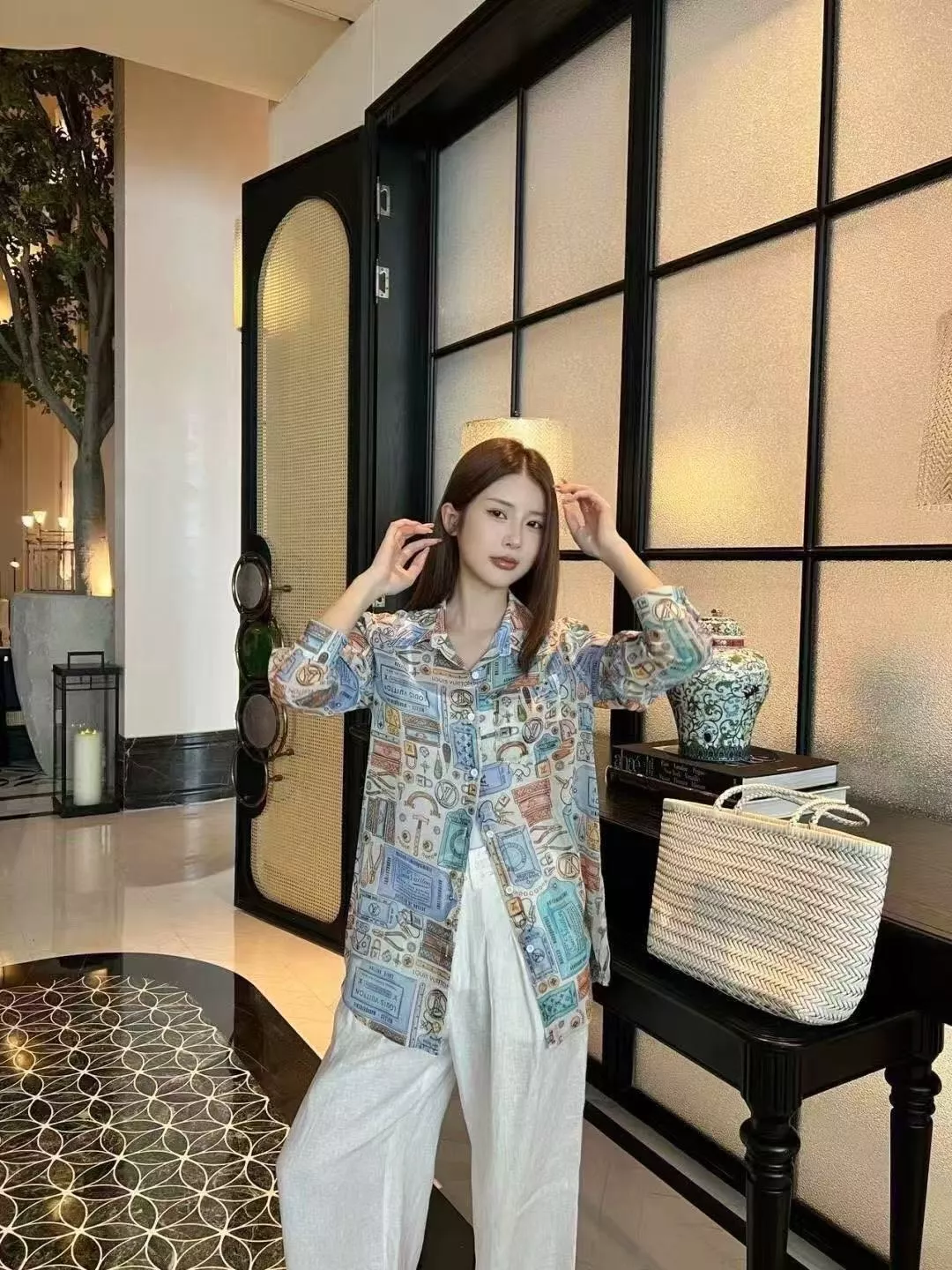 루이비통 트렁크 프린트 루즈핏 셔츠 상세 이미지 18