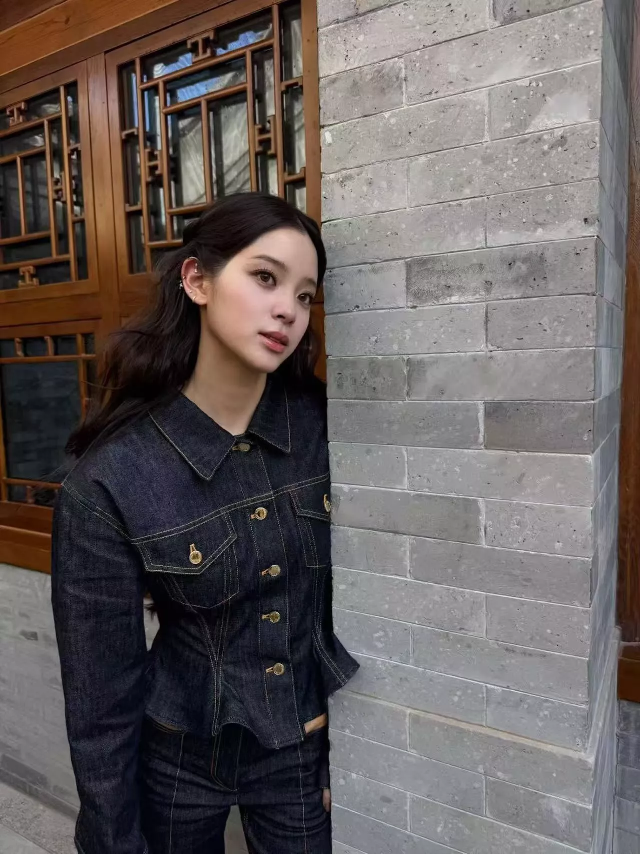 루이비통 프릴 포켓 슬림핏 긴소매 데님 재킷 상세 이미지 14