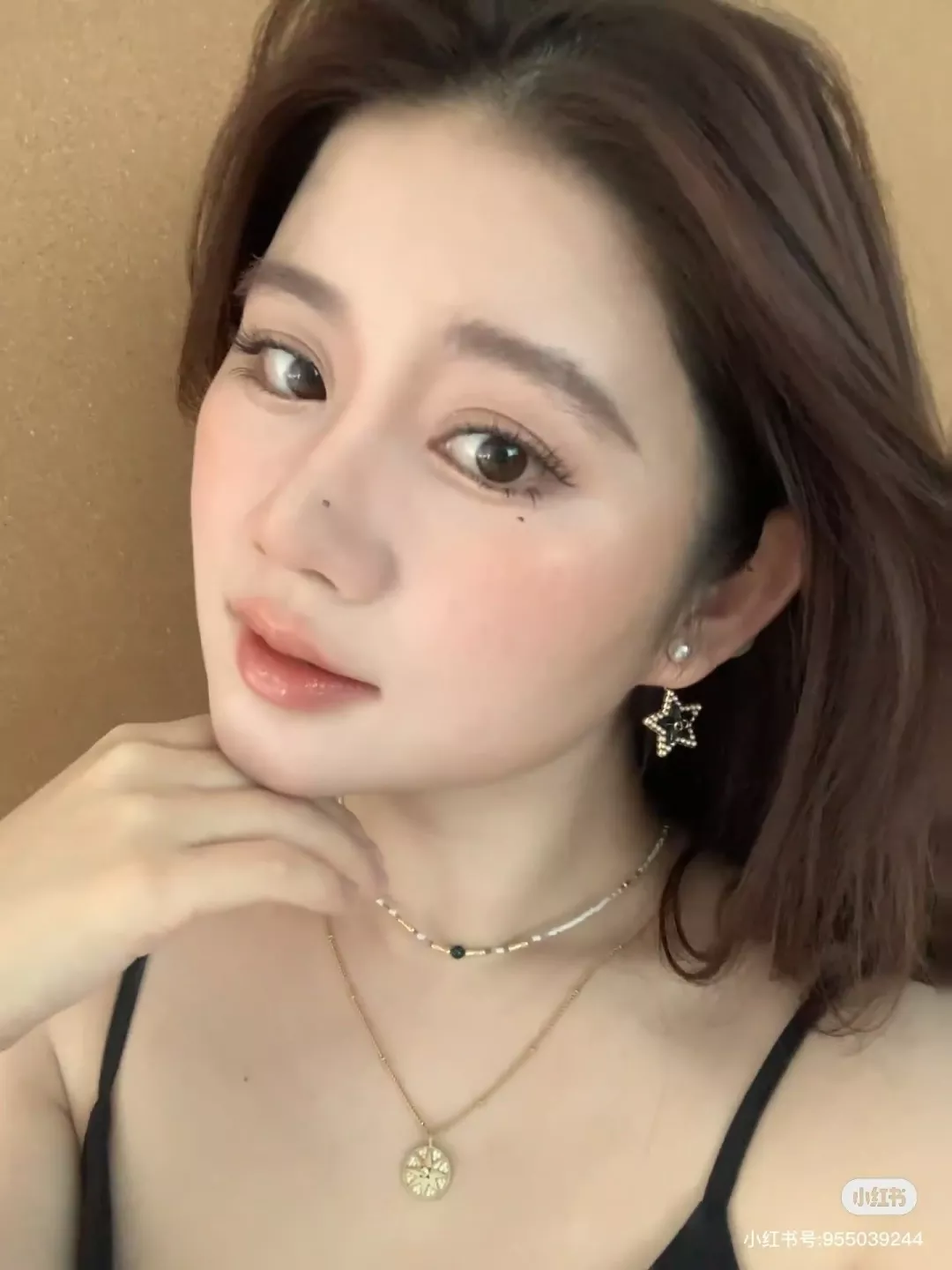 디올 진주 장식 스타 로고 이어링 상세 이미지 15