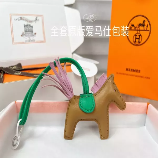 에르메스 미니 말 모양 가방 장식 참