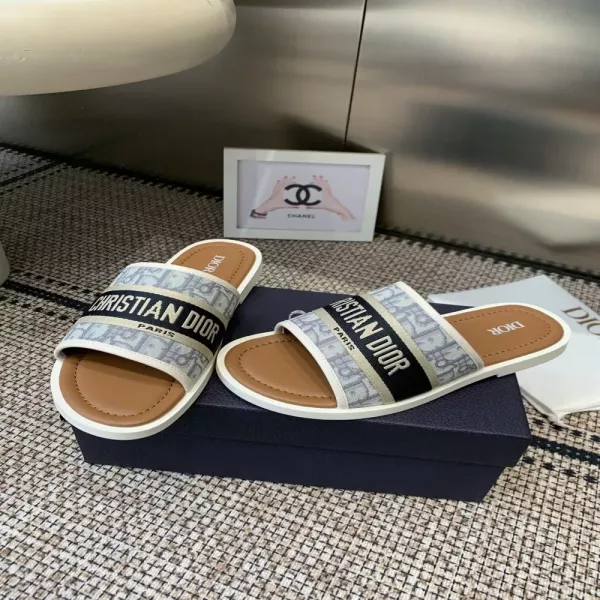 디올 자카드 스트랩 비치 슬리퍼
