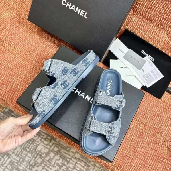 샤넬 퀼팅 벨크로 로고 샌들