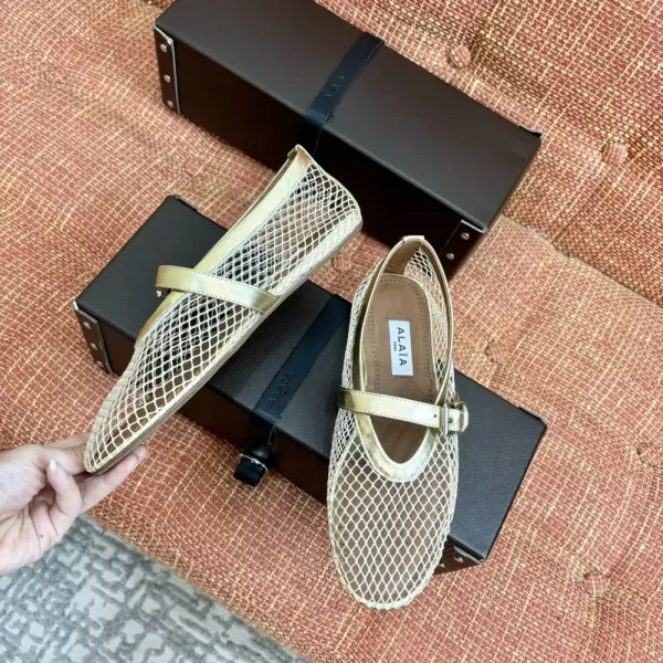 알라이아 스터드 장식 발레 플랫 슈즈