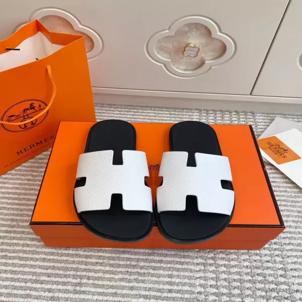 에르메스 H 컷아웃 가죽 슬리퍼