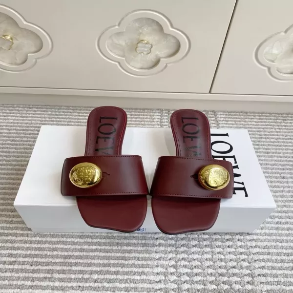 로에베 페블 금장 스퀘어토 캣힐 샌들
