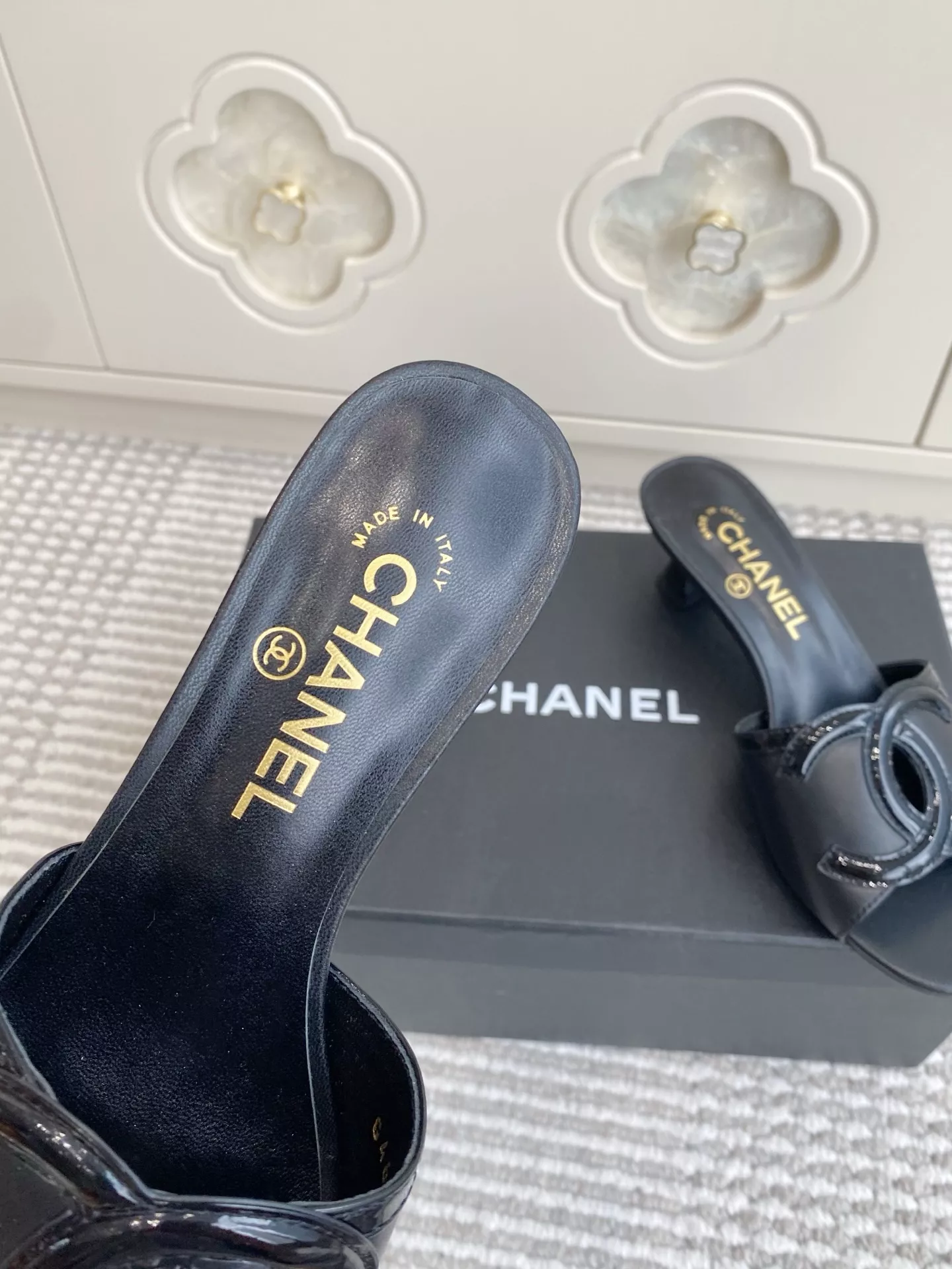 샤넬 더블 씨 컷아웃 뮬 샌들 상세 이미지 8