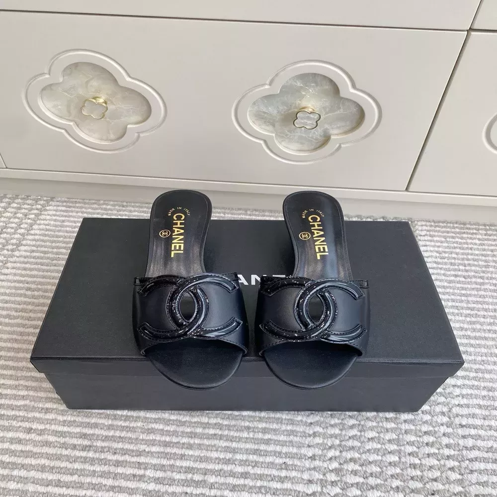 샤넬 더블 씨 컷아웃 뮬 샌들