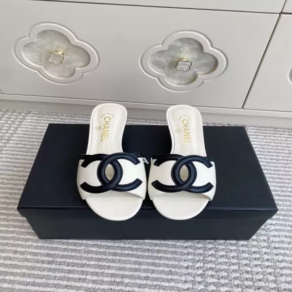 샤넬 더블씨 오픈토 뮬 샌들