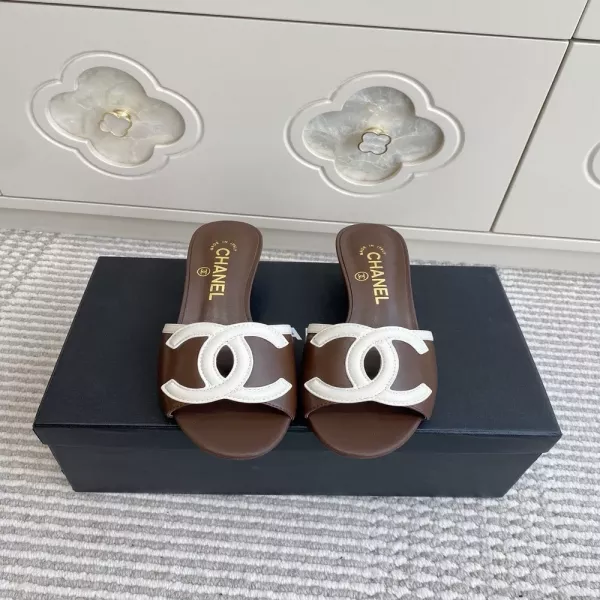 샤넬 더블씨 오픈토 뮬 샌들