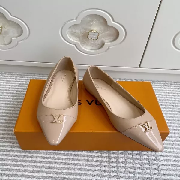 루이비통 LV 금속 장식 포인트 힐 슈즈