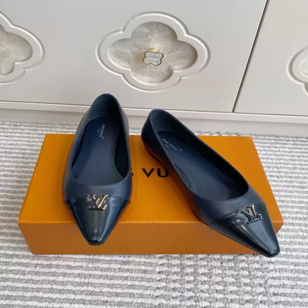 루이비통 LV 금속 장식 포인트 힐 슈즈
