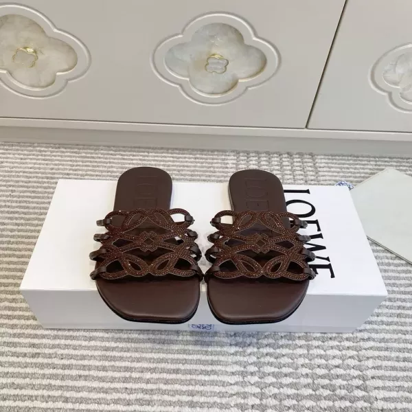 로에베 아나그램 펀칭 장식 슬리퍼