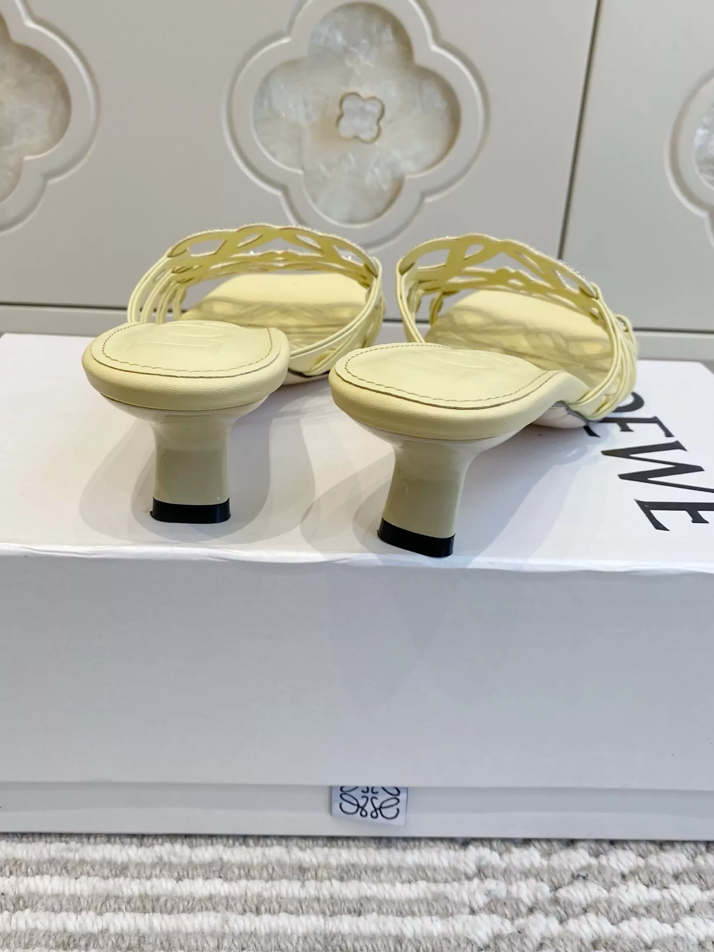 로에베 아나그램 여름 한정 펀칭 샌들 상세 이미지 8
