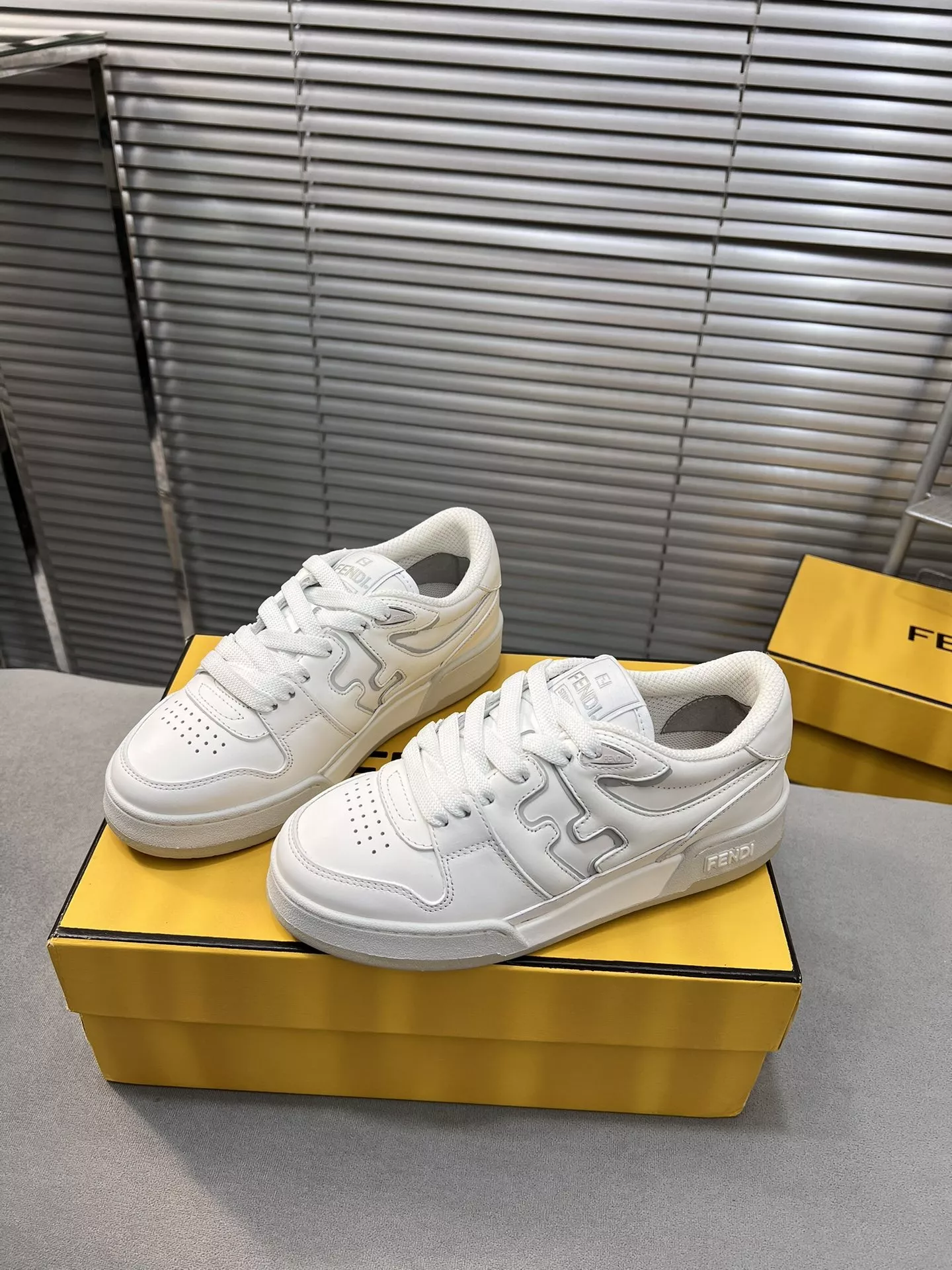 펜디 클래식 러닝스타일 운동화 상세 이미지 4