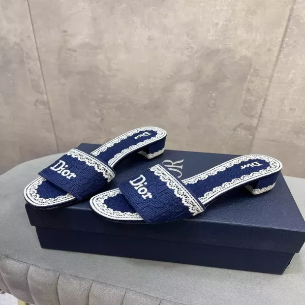 디올 CD 로고 자수 원통굽 뮬 샌들