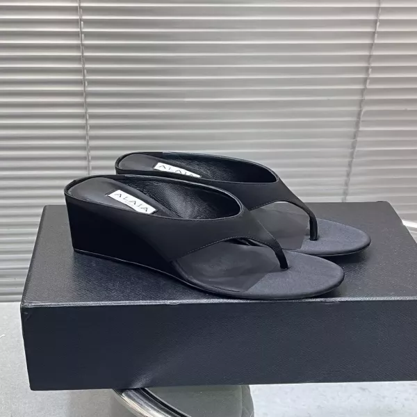 알라이아 큐브 웨지 새틴 뮬 샌들