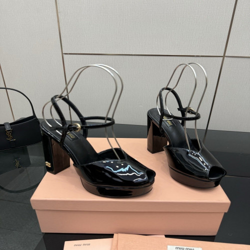 미우미우 에나멜 스트랩 하이힐 샌들