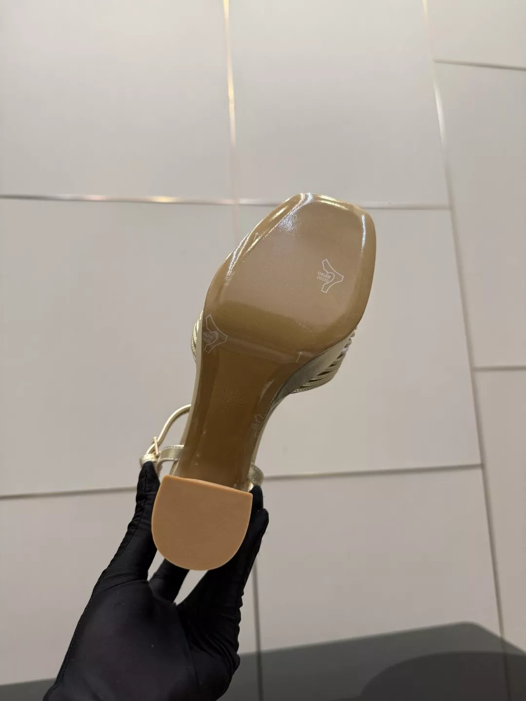 발렌티노 브레이드 브이 버클 오픈토 샌들 상세 이미지 10