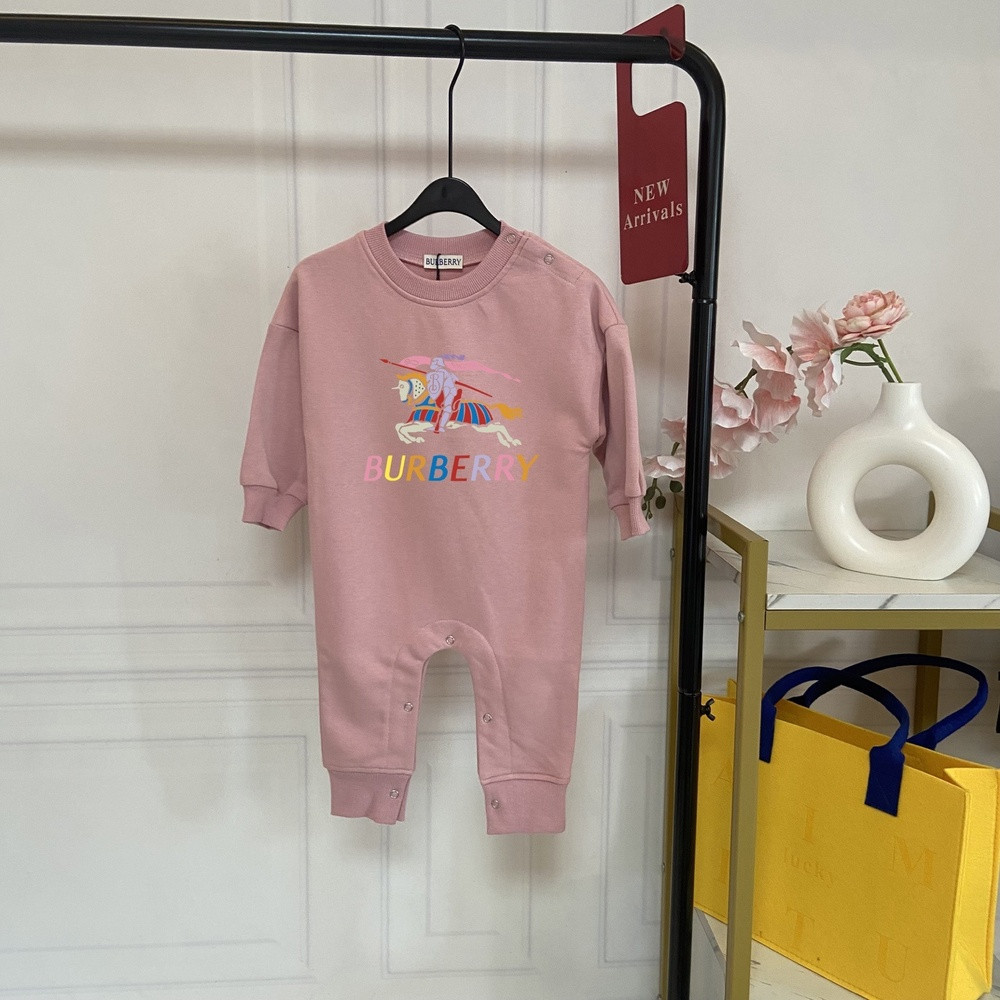 버버리 유아 영문 프린트 바디수트