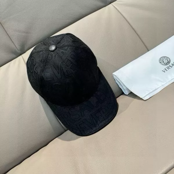 베르사체 로고 패턴 가죽 포인트 캡