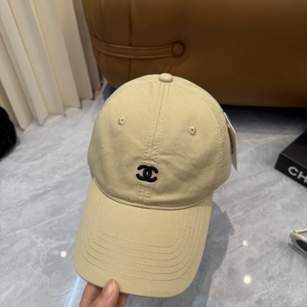 샤넬 심플 자수 로고 캡