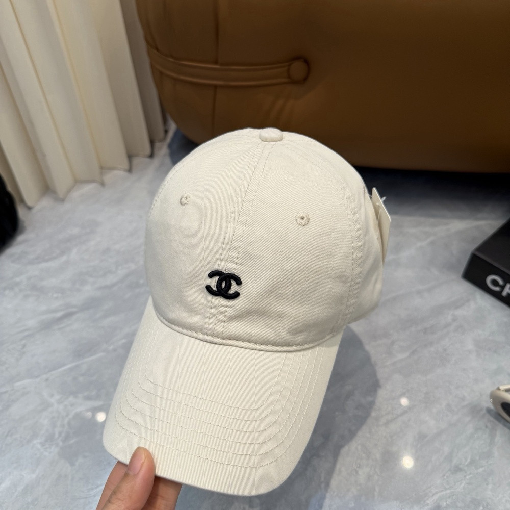샤넬 자수 로고 베이스볼 캡