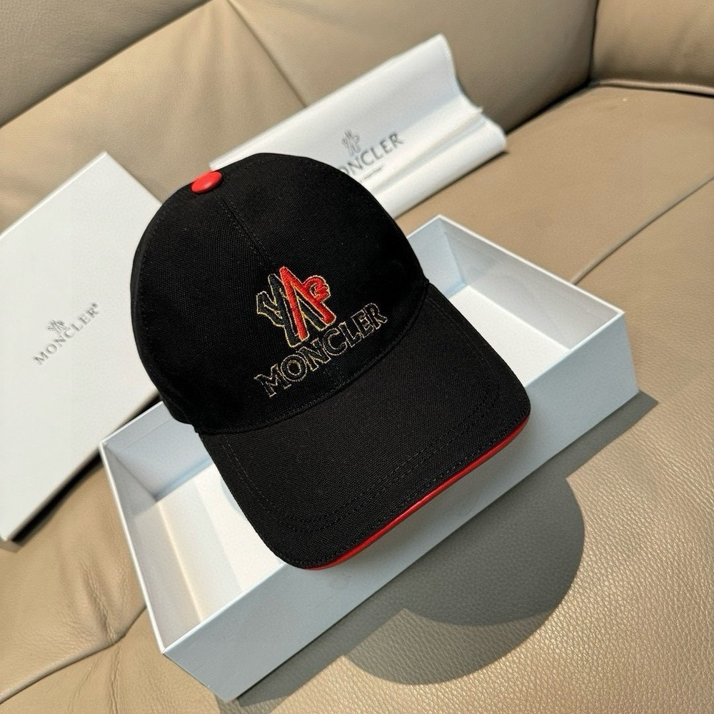 몽클레어 입체 자수 캔버스 캡