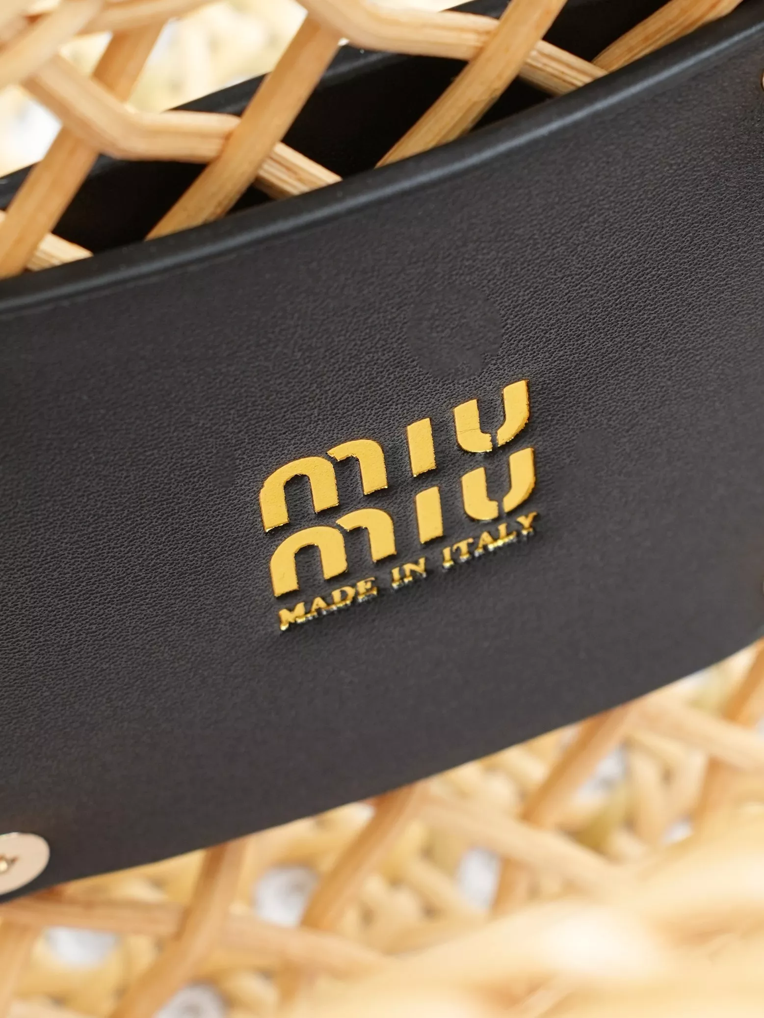 미우미우 라탄 위빙 로고 핸드백 상세 이미지 6