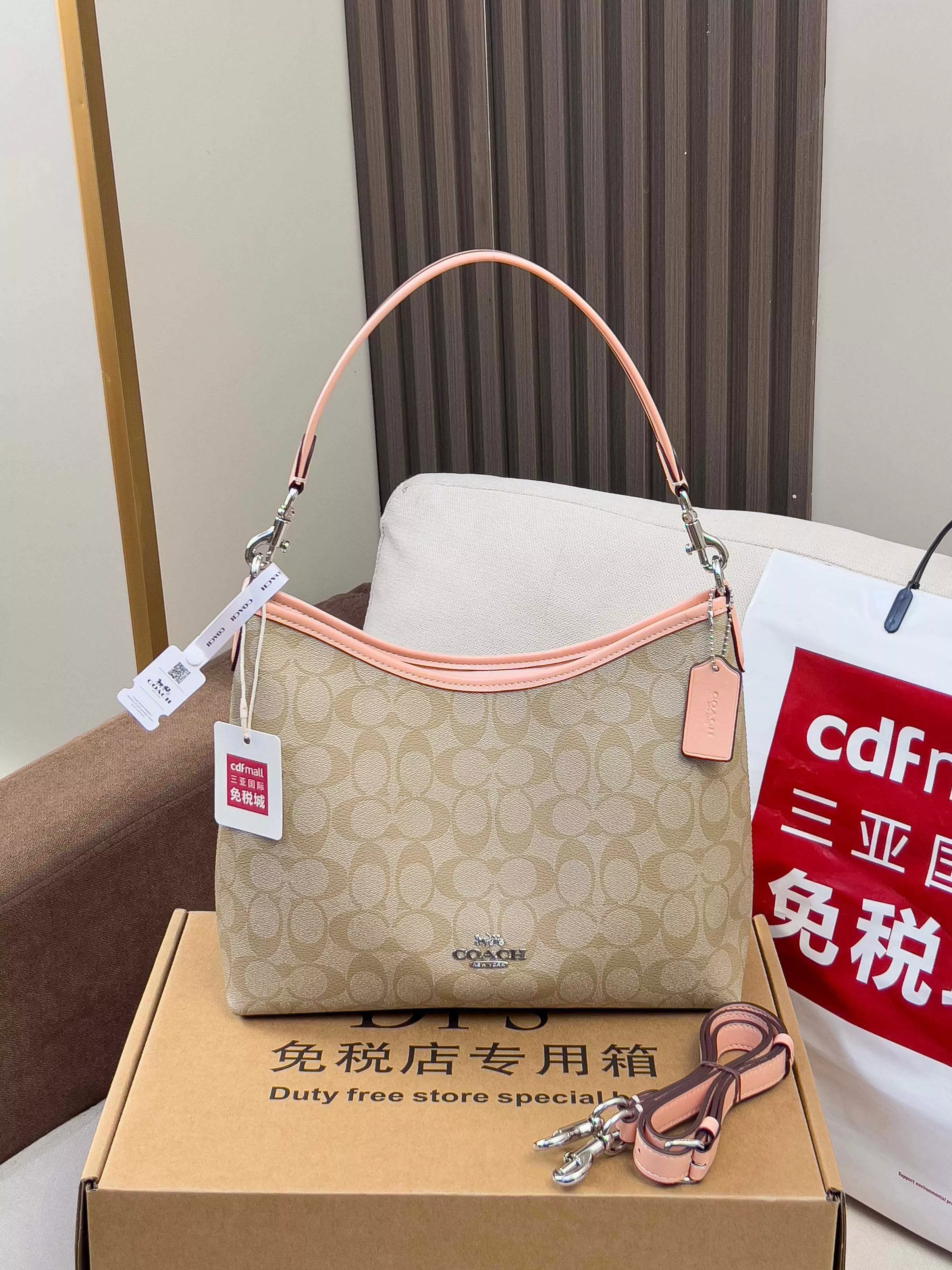 코치 대용량 투웨이 스트랩 가방 상세 이미지 3
