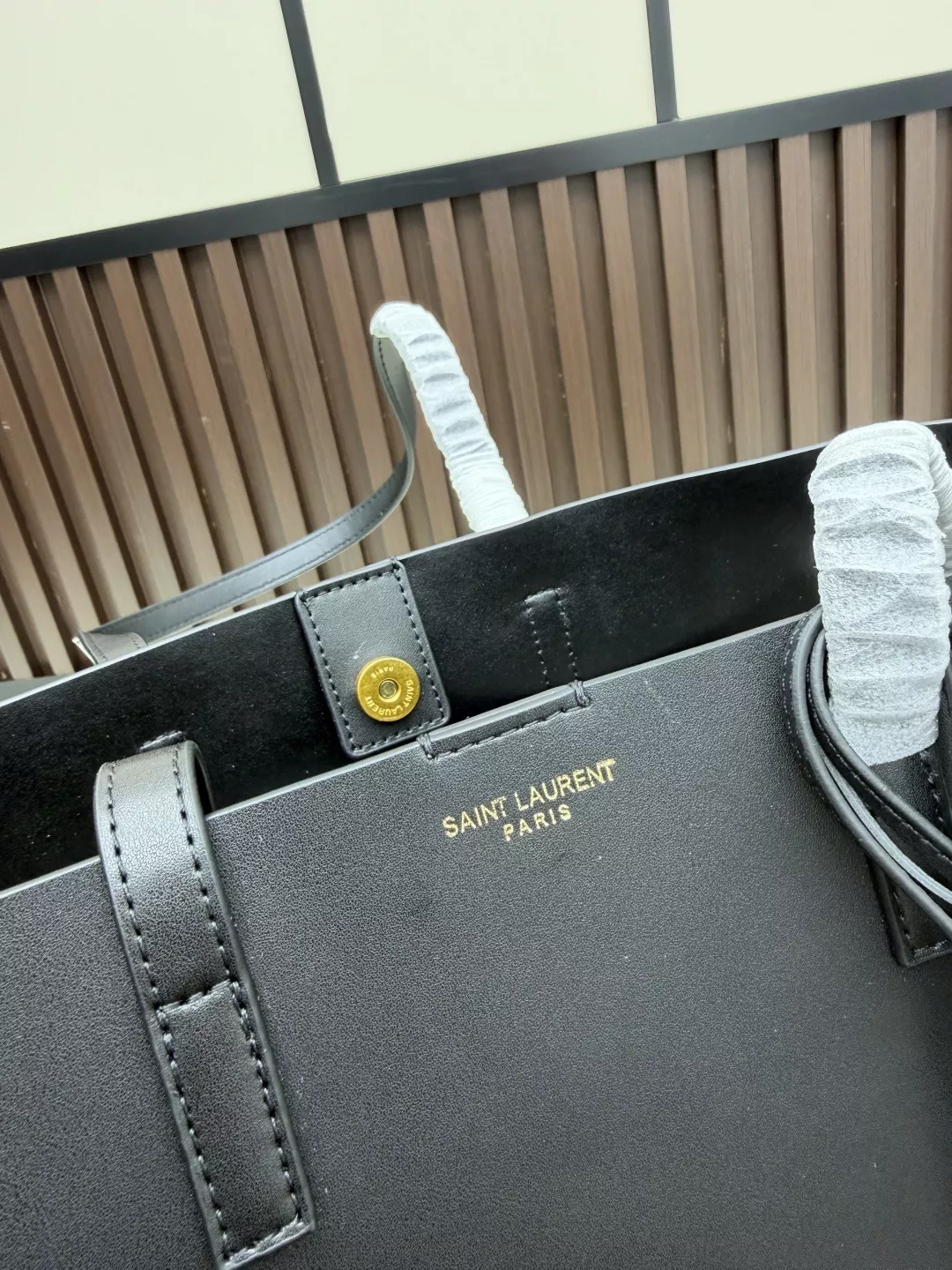 입생로랑 소가죽 쇼핑백 스타일 데일리백 상세 이미지 6