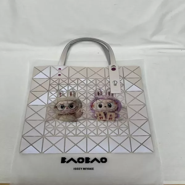 이세이미야케 라부부 콜라보 6격 토트 스타일 백