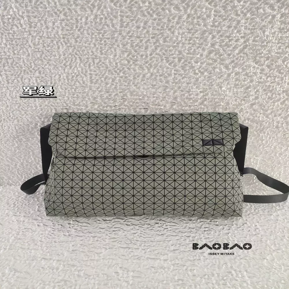 이세이미야케 기하학 패턴 실리콘 우편가방