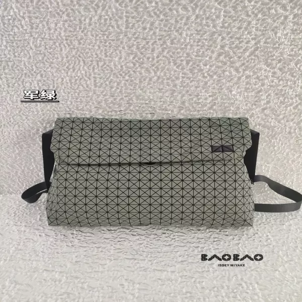 이세이미야케 기하학 패턴 실리콘 우편가방