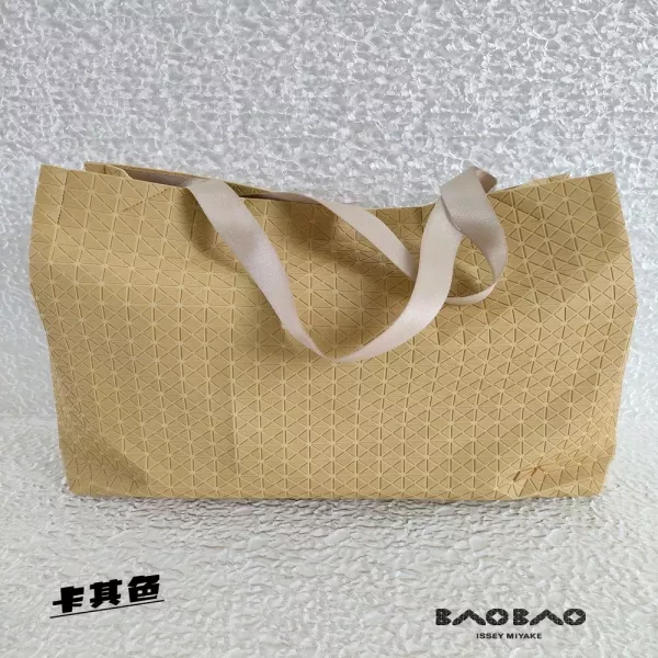 이세이미야케 실리콘 지오메트릭 패턴 빅백