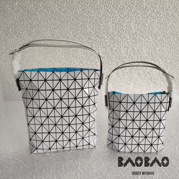 이세이미야케 삼각 패턴 숄더백