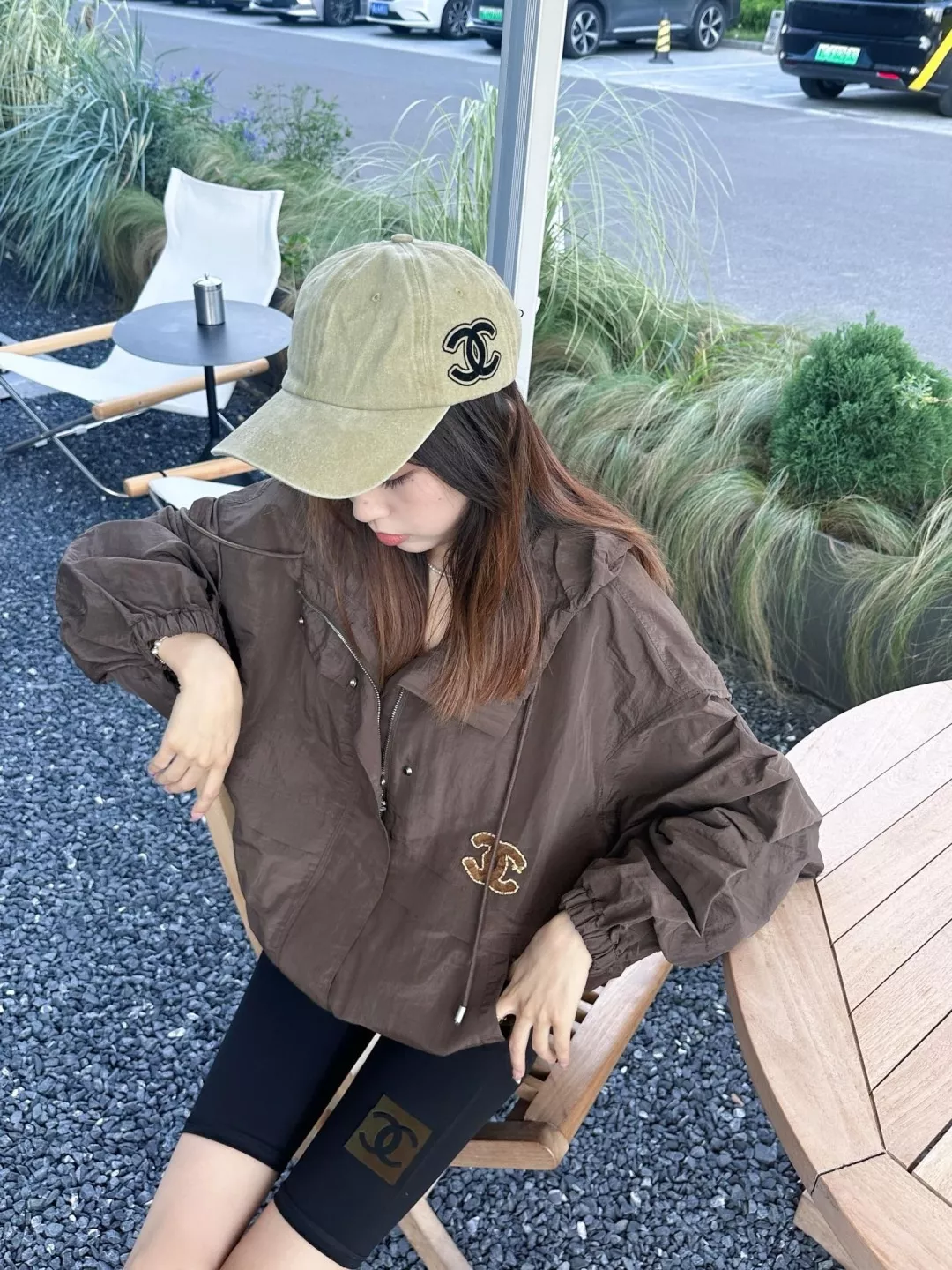 샤넬 더블C 자수 후드 바람막이 재킷 상세 이미지 10