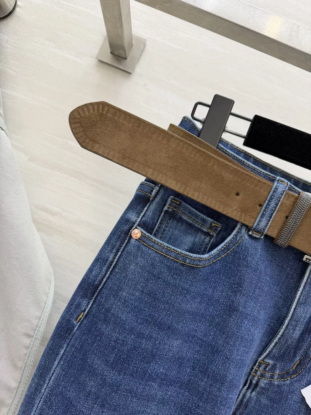 브루넬로쿠치넬리 워싱 부츠컷 데님 팬츠 상세 이미지 4