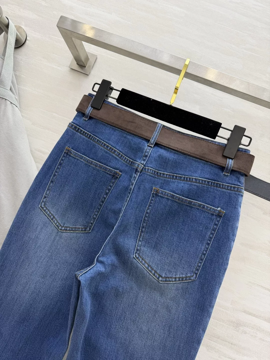 브루넬로쿠치넬리 하이웨이스트 부츠컷 데님 팬츠 상세 이미지 8