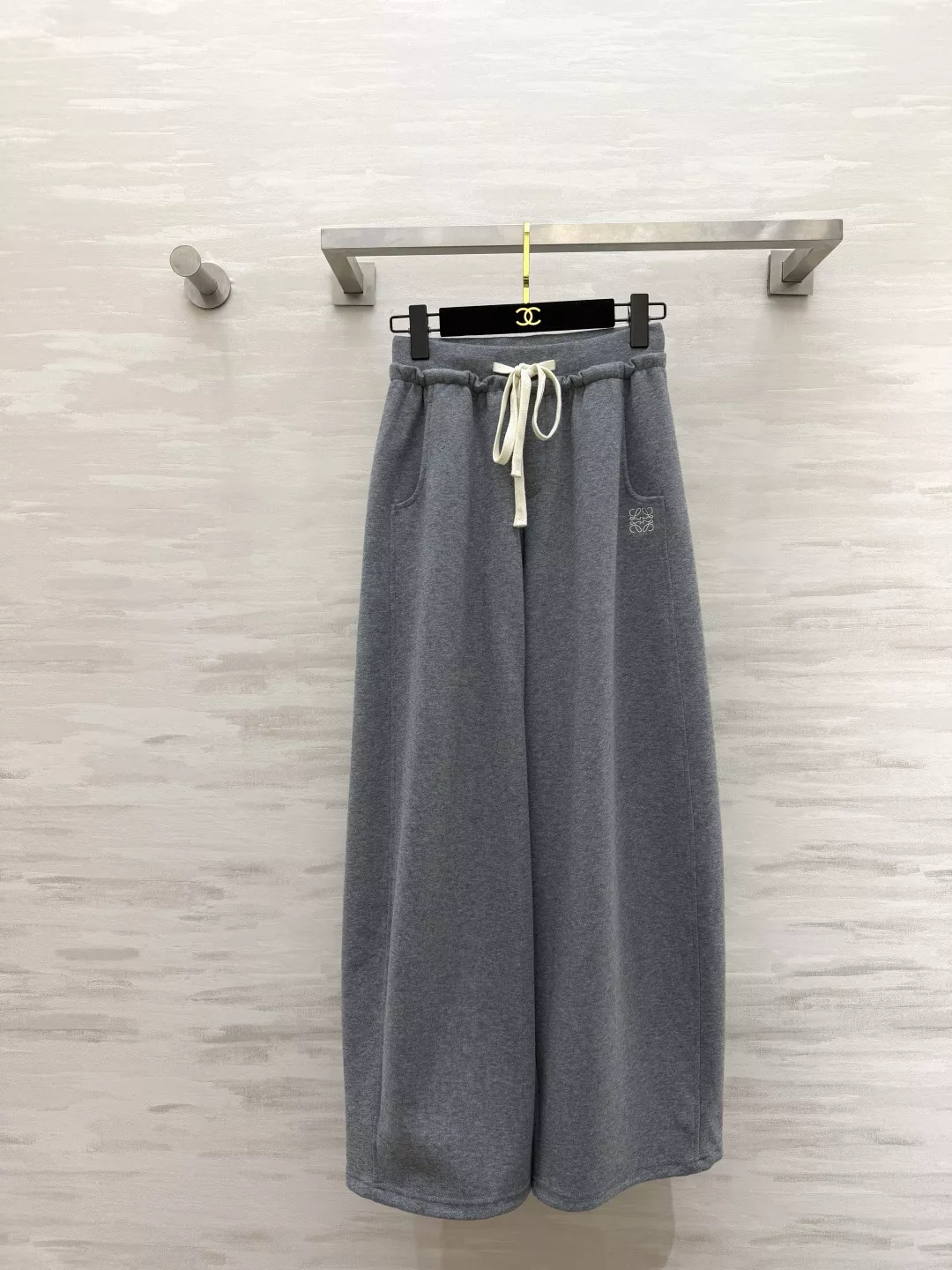 로에베 로고 자수 밴딩 조거 팬츠 상세 이미지 31