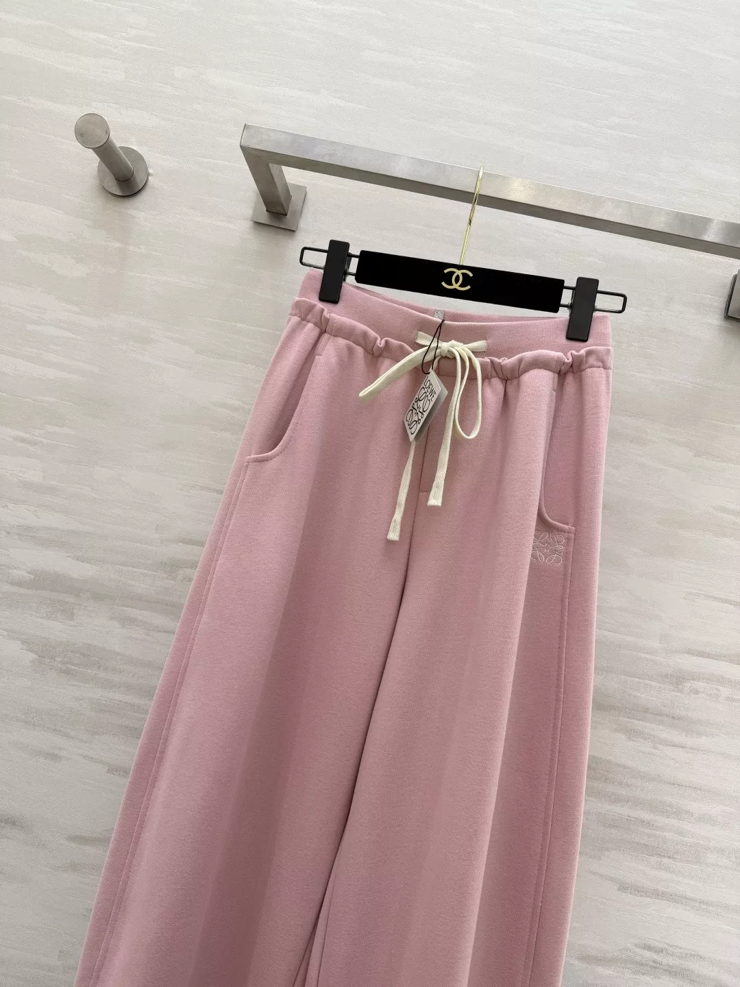 로에베 로고 자수 밴딩 조거 팬츠 상세 이미지 19