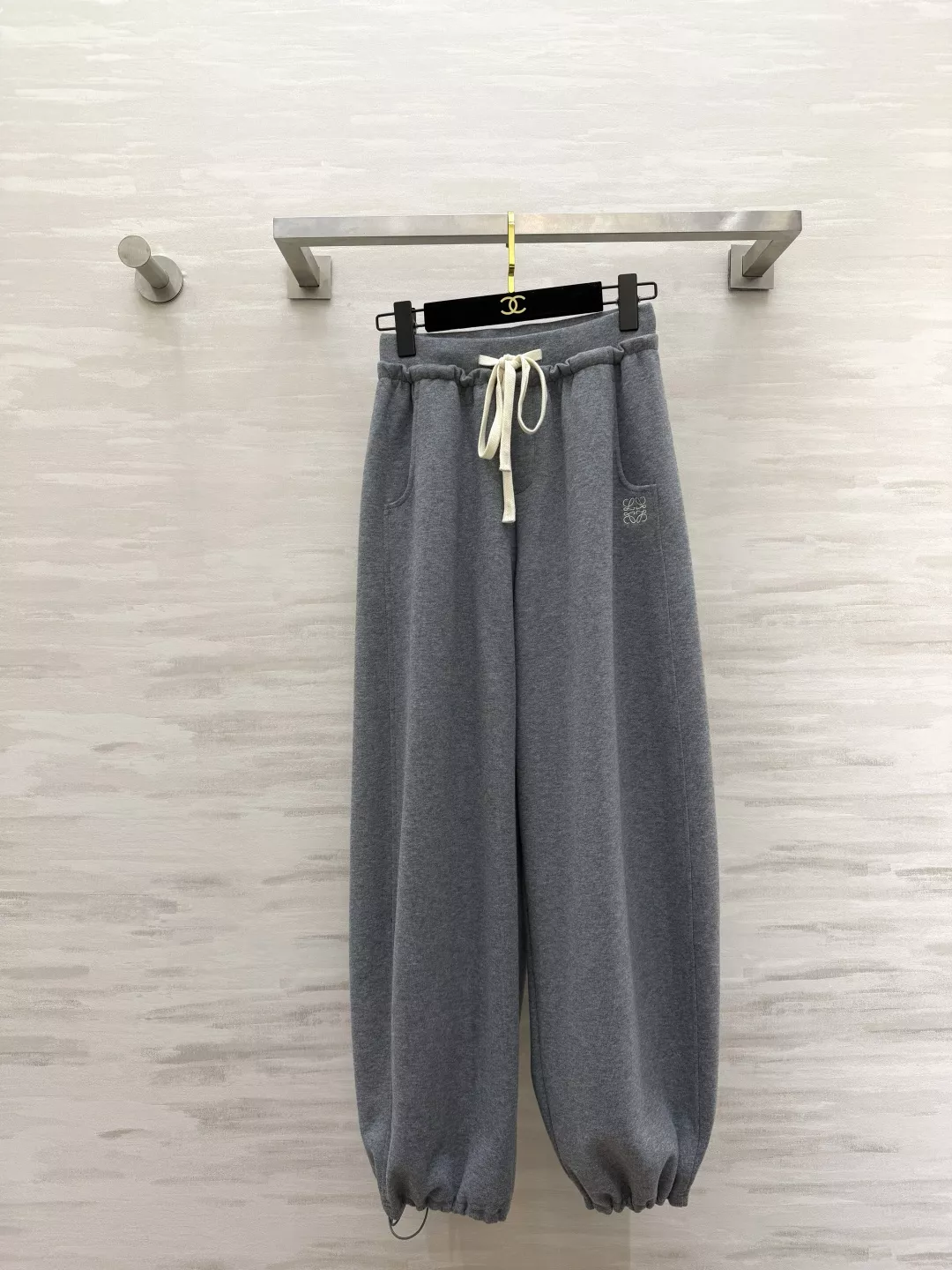 로에베 로고 자수 밴딩 조거 팬츠 상세 이미지 39