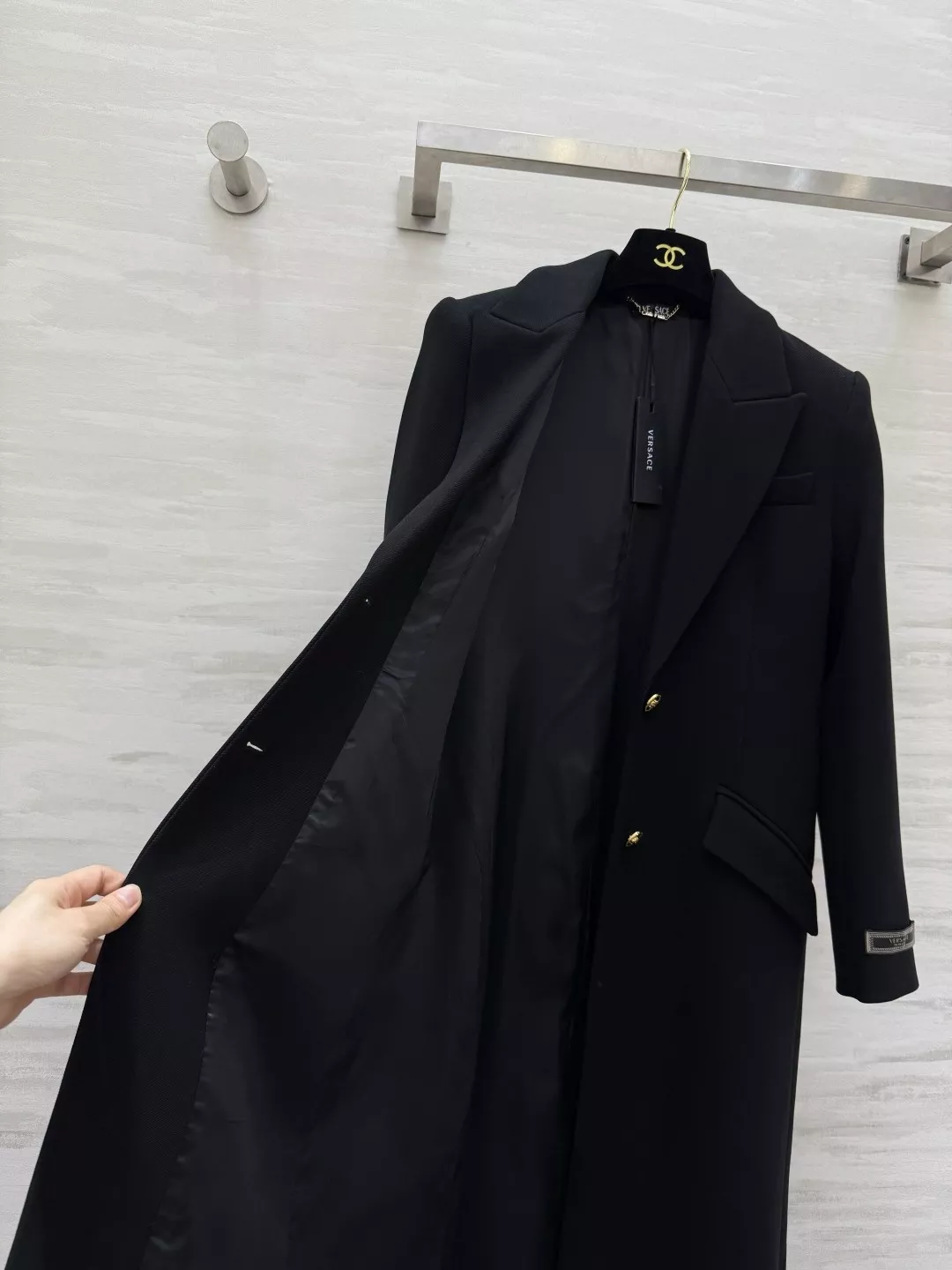 베르사체 블랙 테일러드 롱 코트 상세 이미지 8